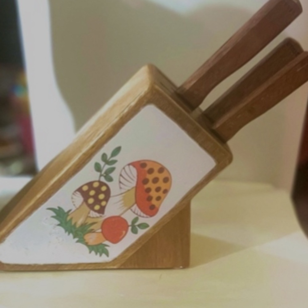Merry Mushroom Wooden Knife Block vintage 
Sears Arnels Cannon